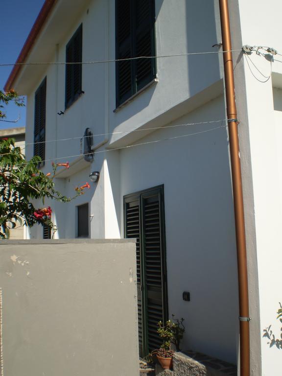 Il Giardino Di Emilio Bed and Breakfast Marrùbiu Værelse billede