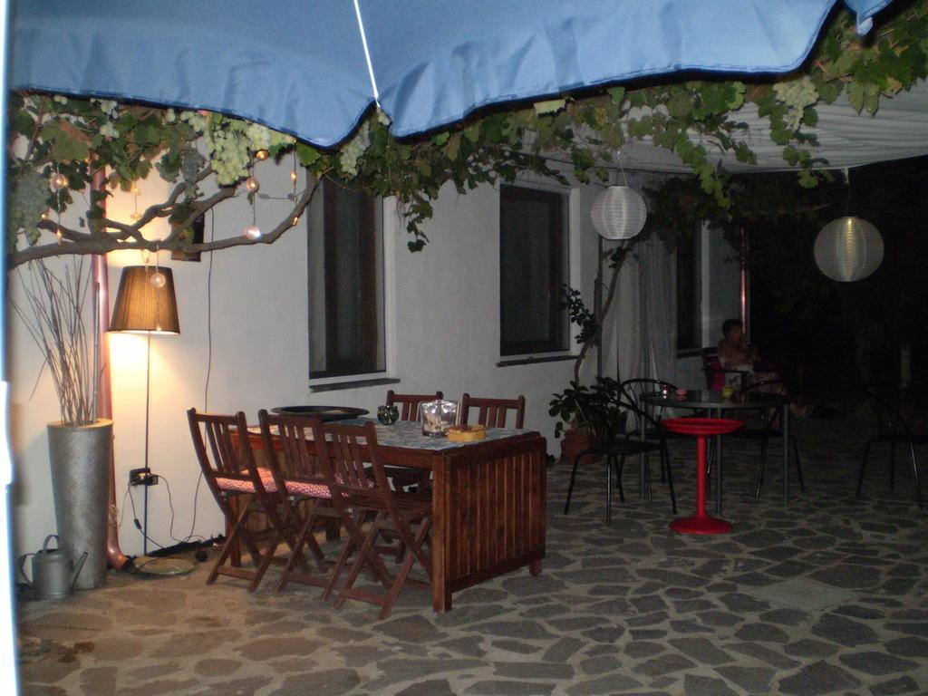 Il Giardino Di Emilio Bed and Breakfast Marrùbiu Værelse billede