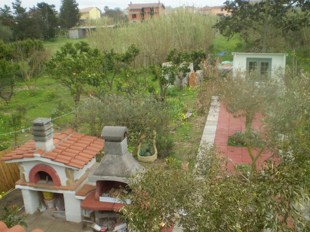 Il Giardino Di Emilio Bed and Breakfast Marrùbiu Værelse billede