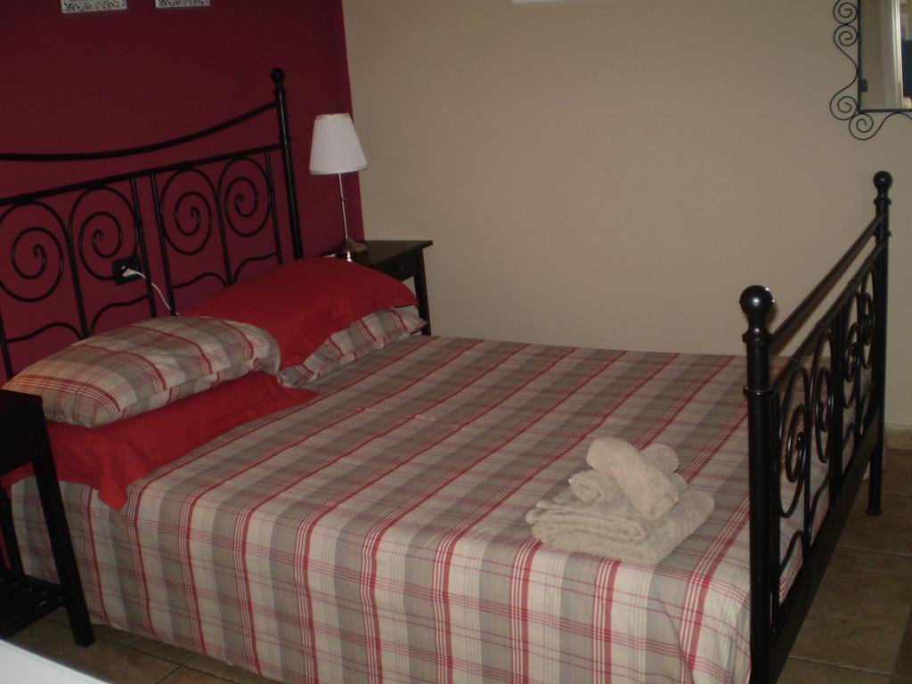 Il Giardino Di Emilio Bed and Breakfast Marrùbiu Værelse billede